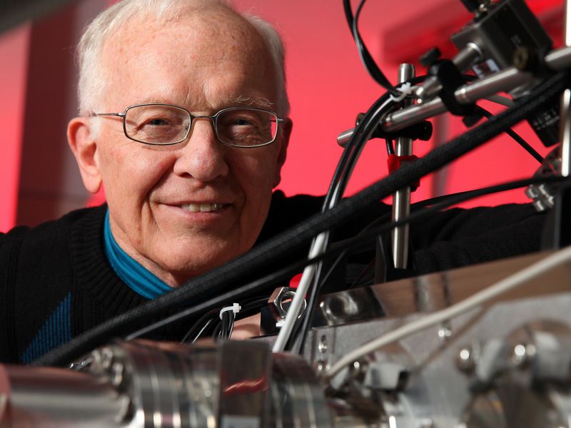 Dr. Paul Corkum ('65)