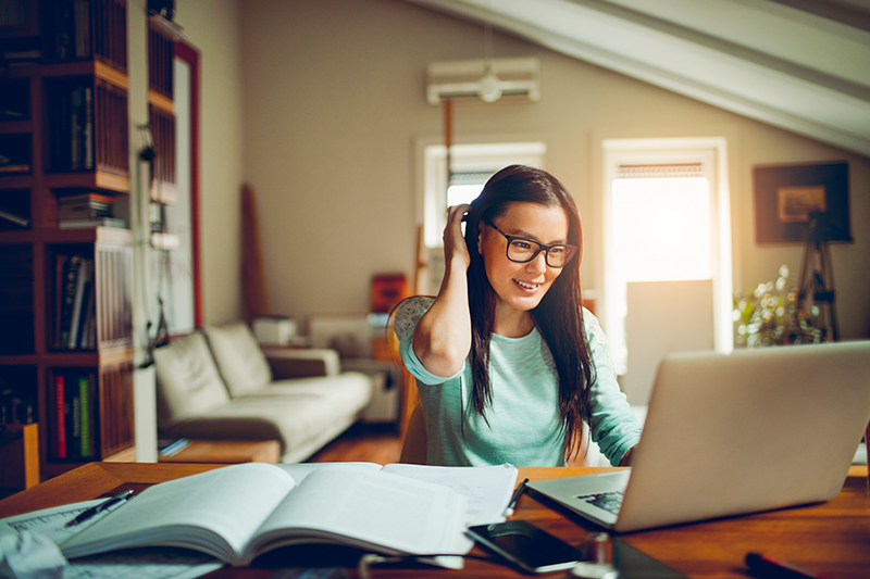 A female student studies at home in the afternoon